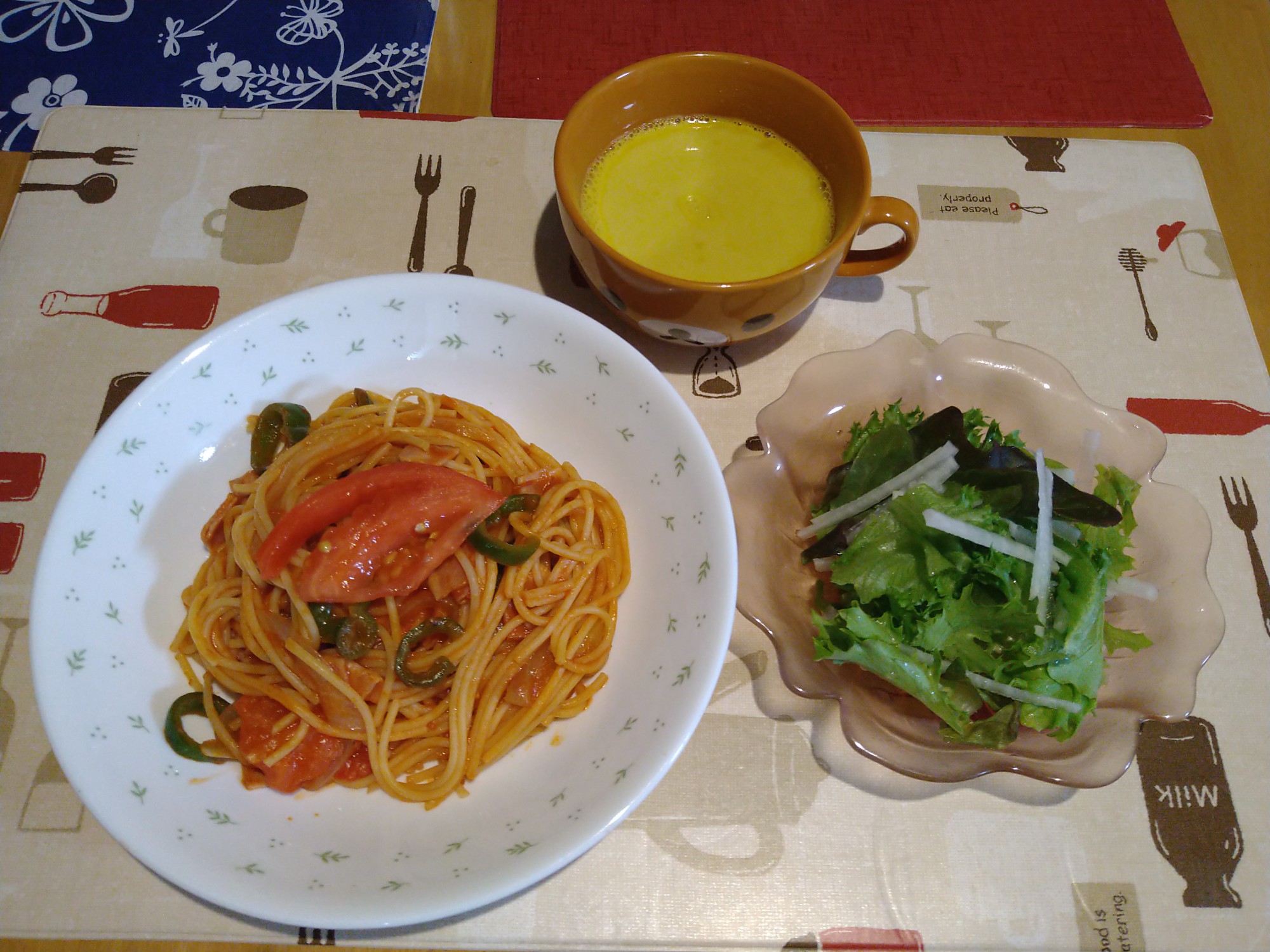 トマトソースパスタ