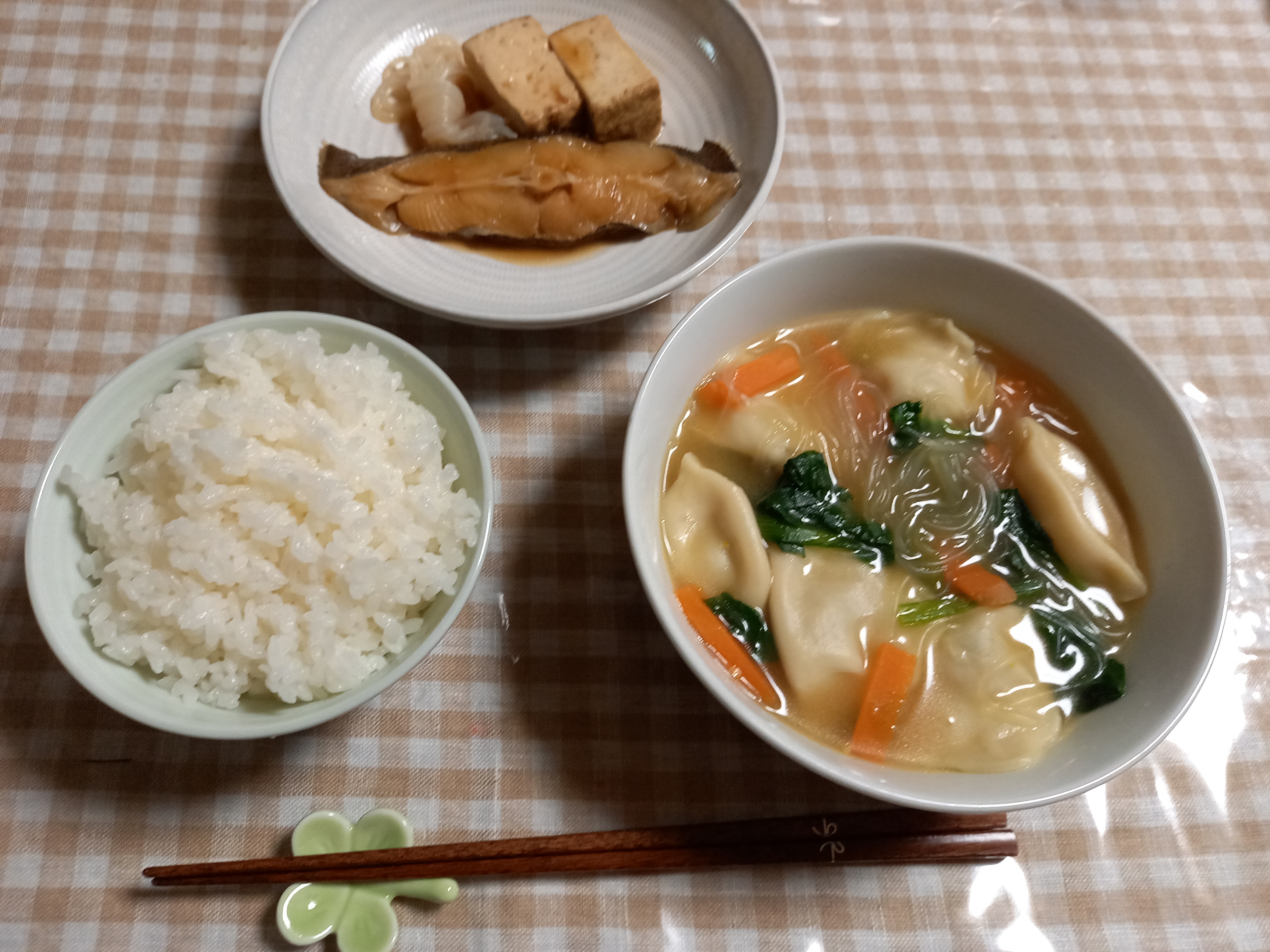 カレイの煮付け、水餃子スープ