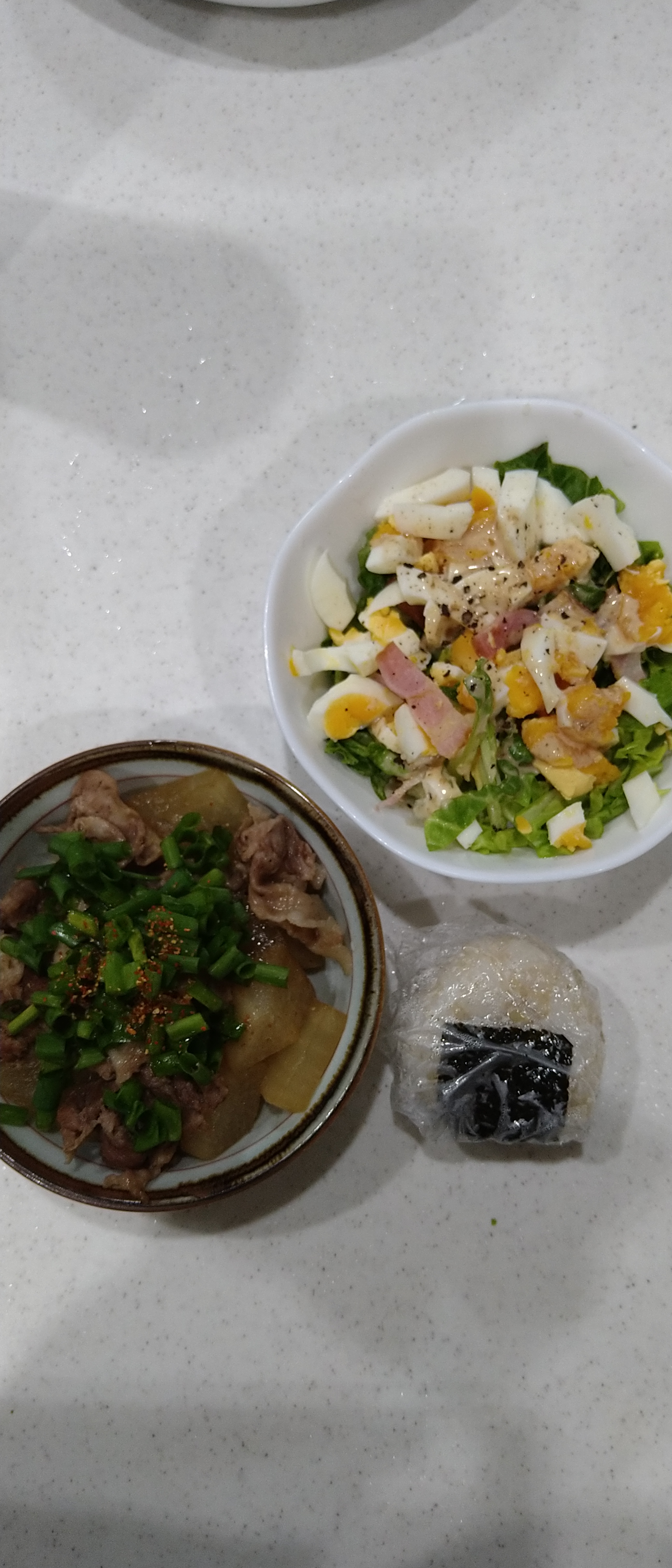レンジで豚バラ大根とミモザサラダ