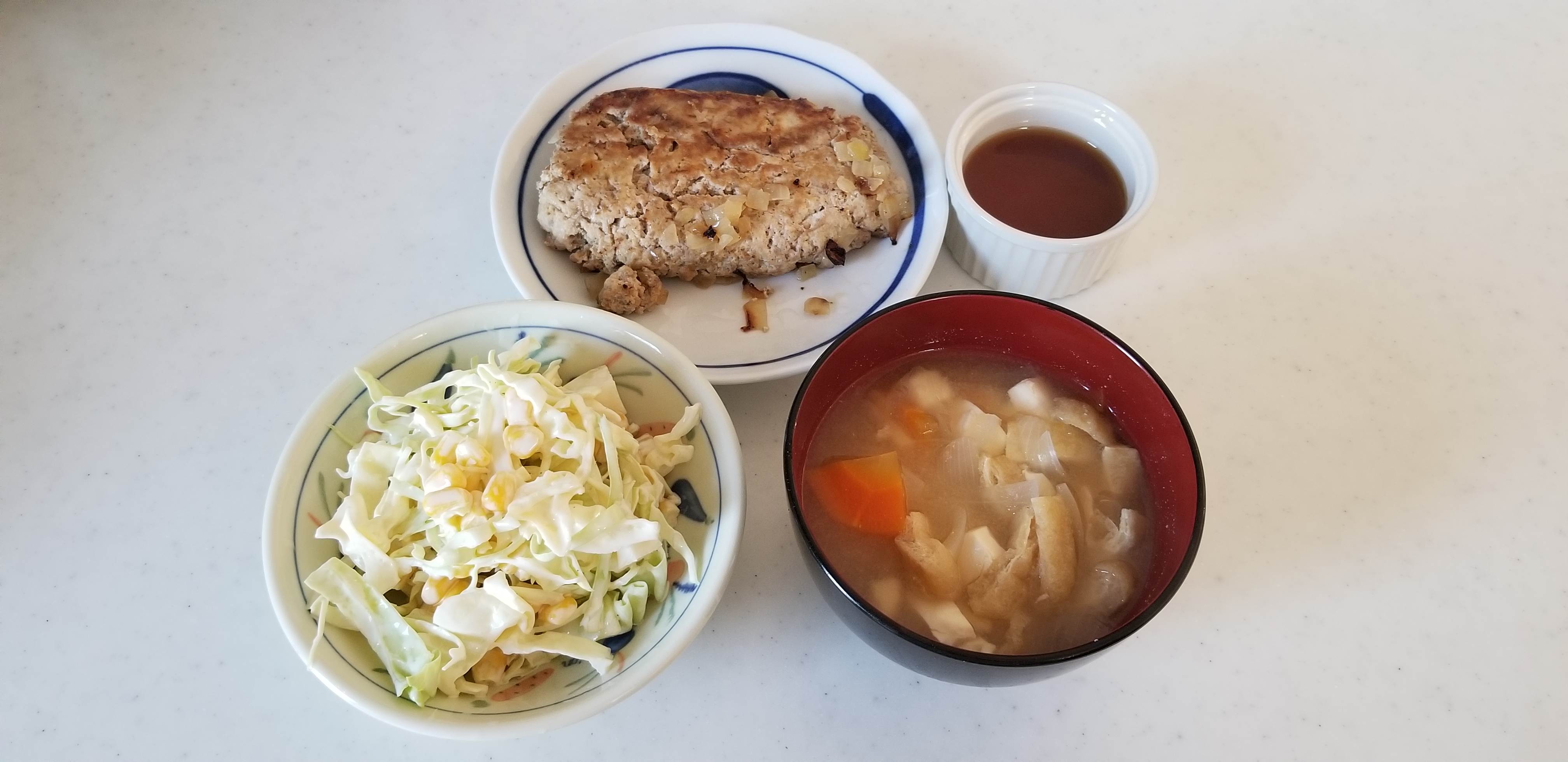 柚子ポン酢豆腐ハンバーグ、サラダ、味噌汁