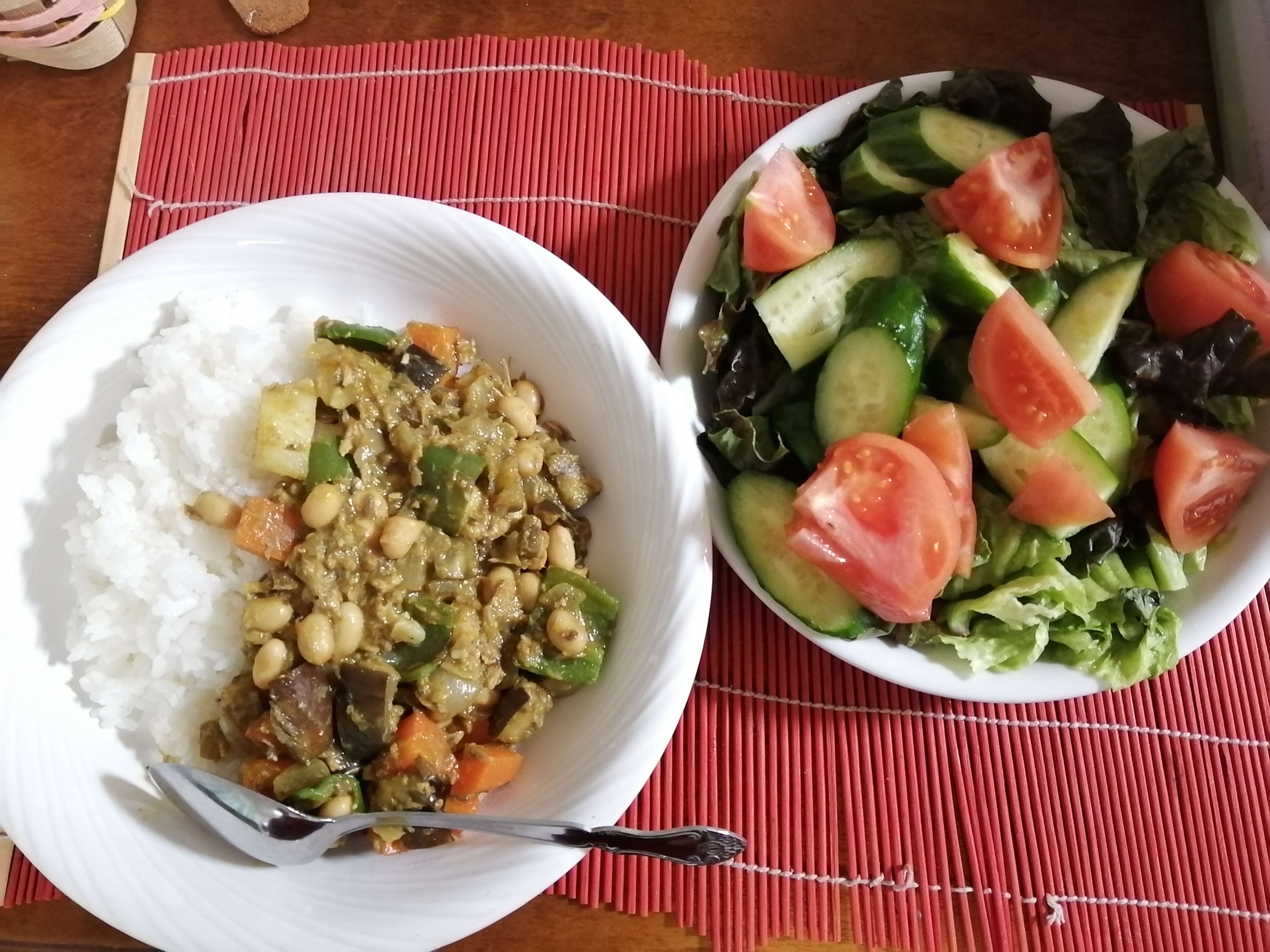 サバ缶カレー、サラダ