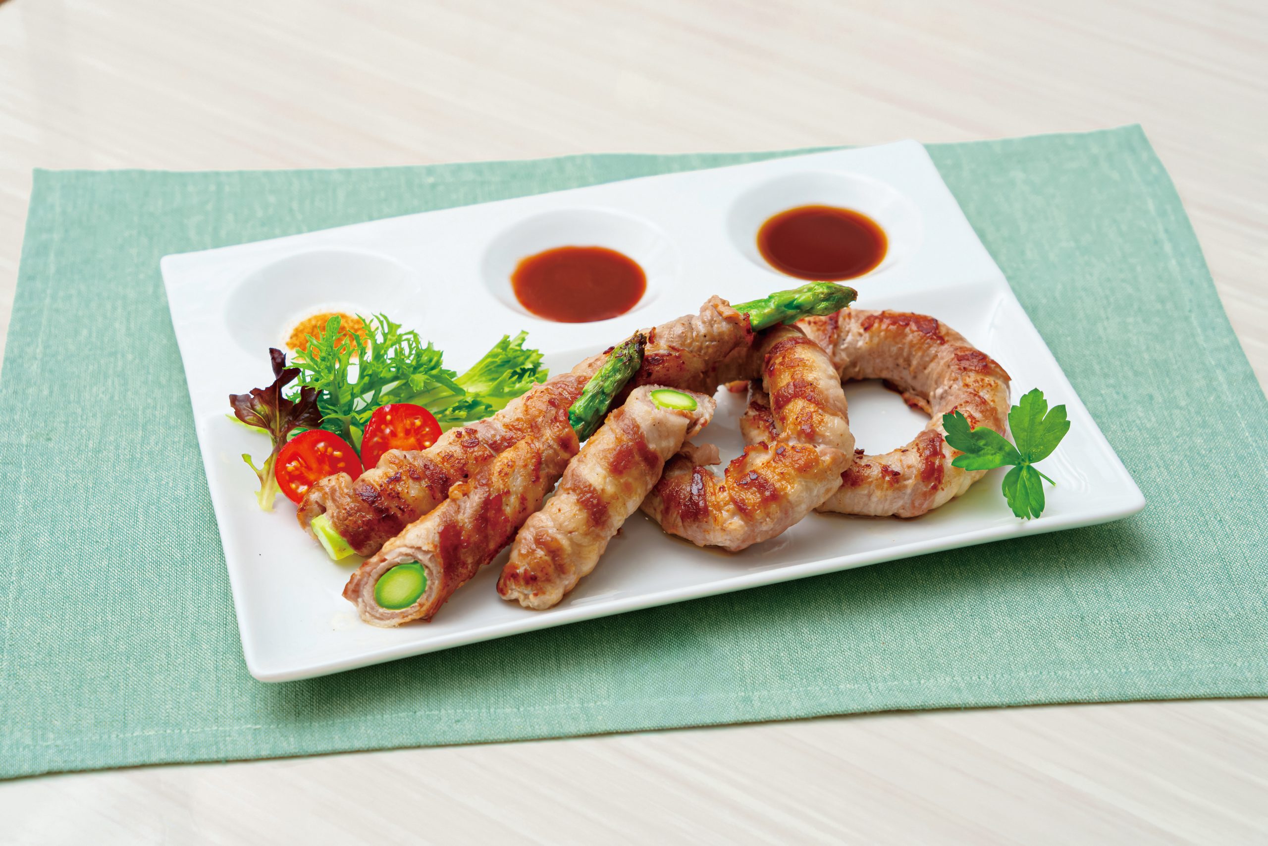 新玉ネギとアスパラの肉巻き